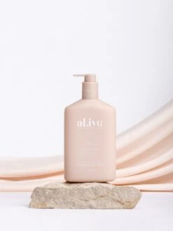 Applewood & Goji Berry Wash & Lotion DUO + Tray -Best Home al ive applewoodgoji lifestyle 5 3