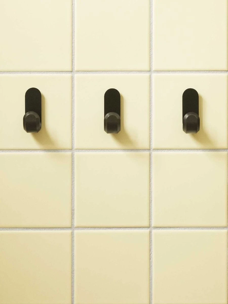 Normann Copenhagen Curve Mini Hook Set Of 2 - Matt Black 7 Normann Copenhagen Curve Mini Hook Set Of 2 - Matt Black - Image 5