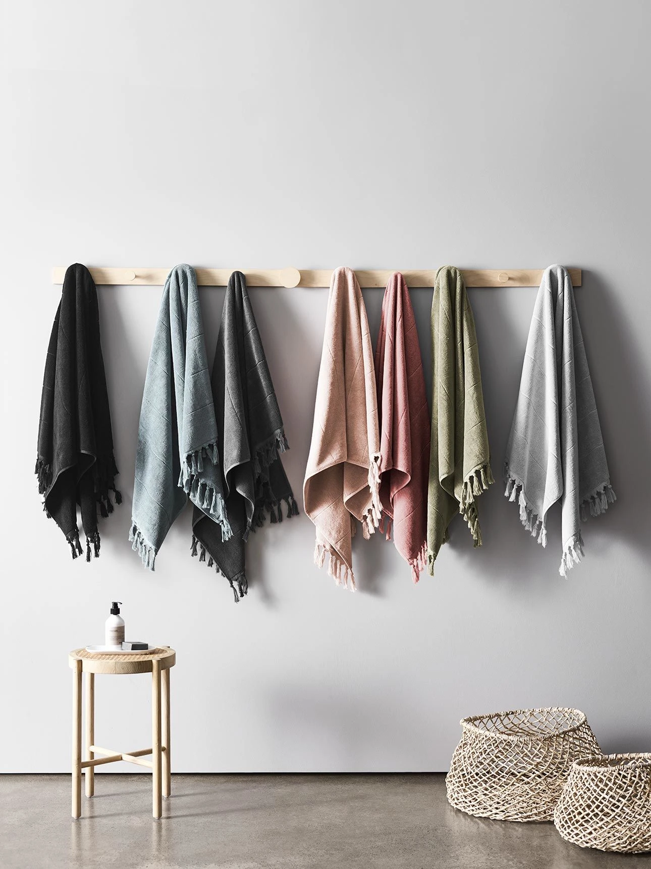 Paros Bath Towel - Black 5 Paros Bath Towel - Black - Image 3