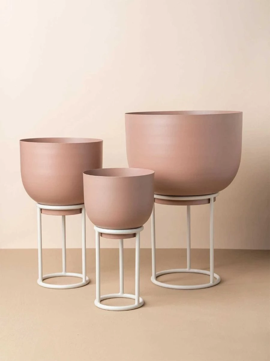 Yaamur Medium Planter - Pink Clay 5 Yaamur Medium Planter - Pink Clay - Image 3